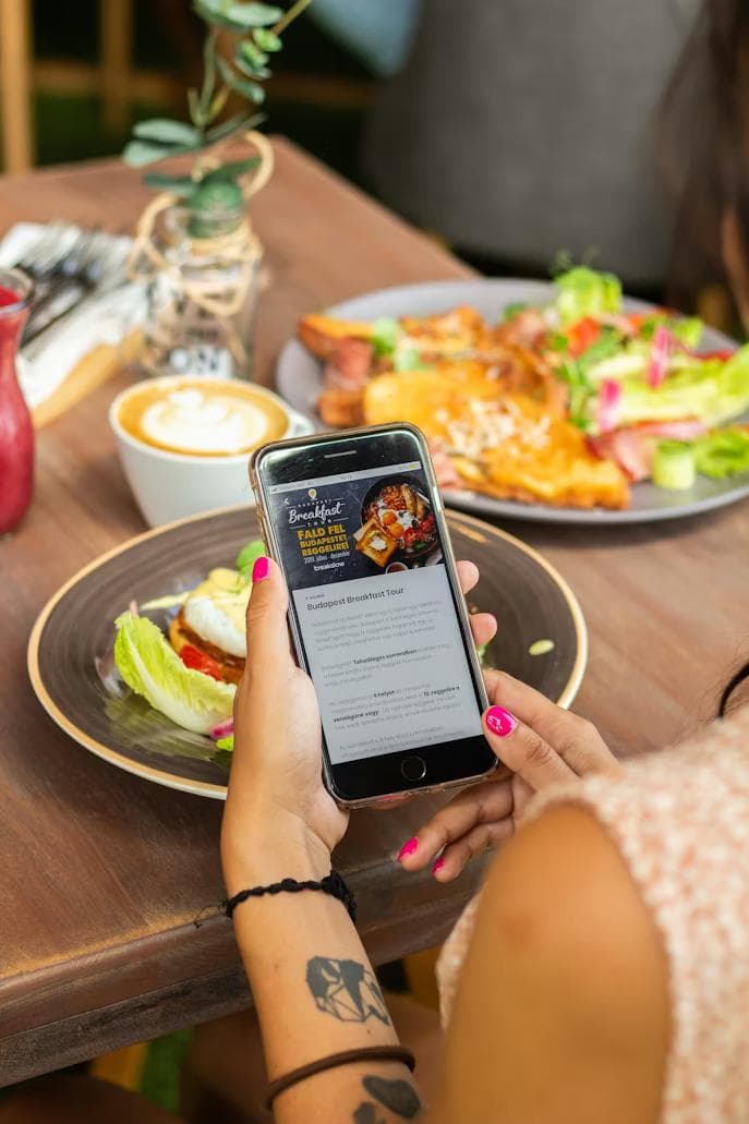Online food ordering on smartphone